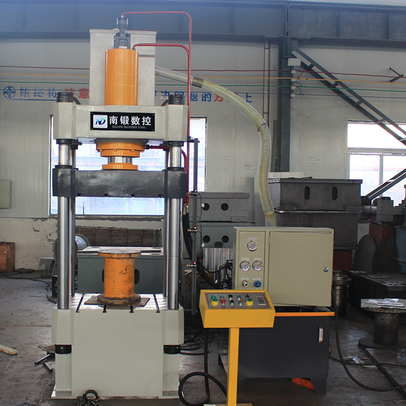滕州200T四柱油壓機(jī)，200噸壓裝成型油壓機(jī)